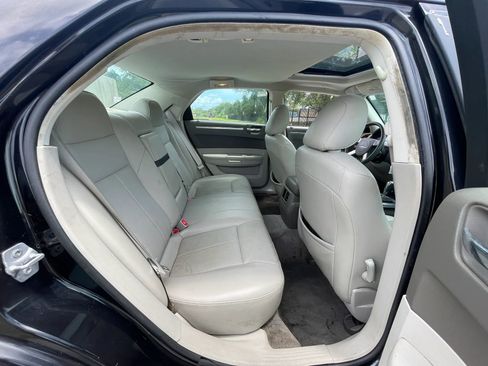 Used 2010 Chrysler 300 Touring RWD image 24