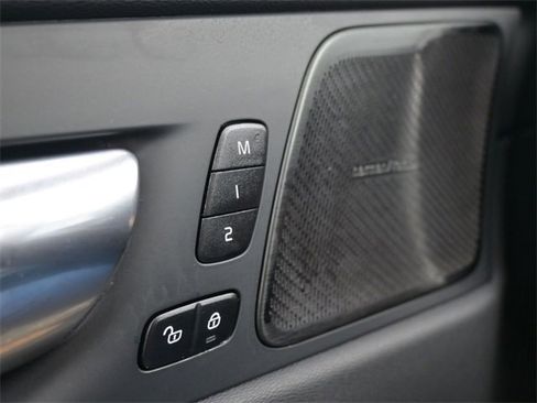 Used 2023 Volvo XC60 B5 Ultimate w/ Protection Package Premier image 30