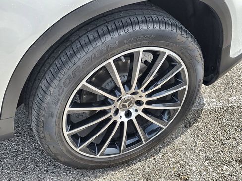 Used 2021 Mercedes-Benz GLC 300 4MATIC image 10