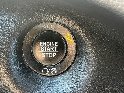 Used 2017 Jeep Cherokee Limited AWD/4WD image 33