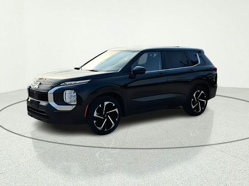 Used 2022 Mitsubishi Outlander ES FWD image 2
