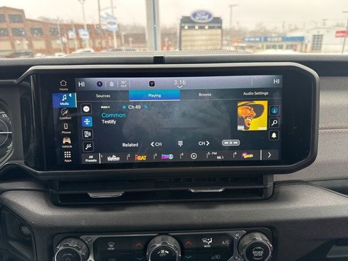 Used 2024 Jeep Wrangler Unlimited image 15