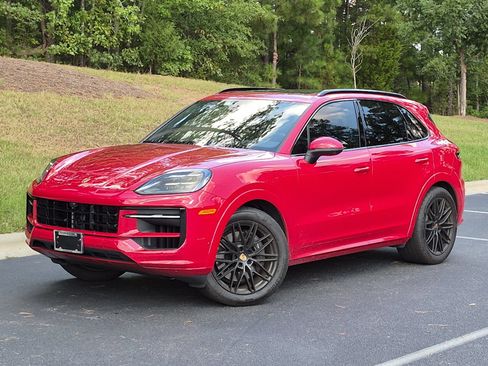 Certified 2025 Porsche Cayenne AWD/4WD image 1