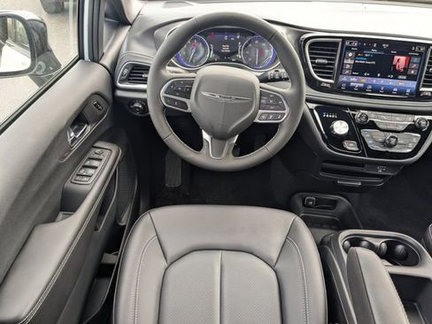 New 2026 Chrysler Pacifica Select image 19