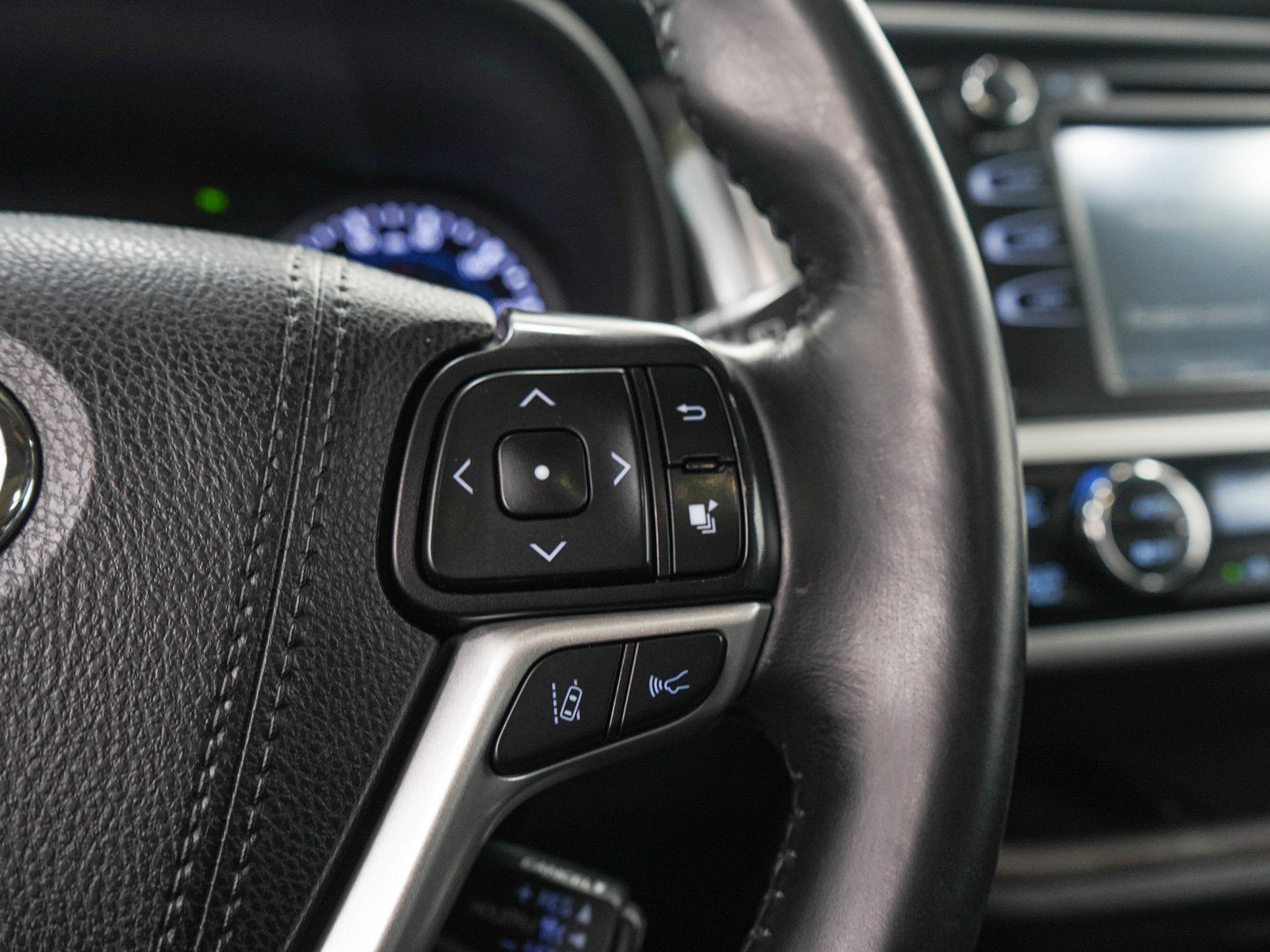 Used 2019 Toyota Highlander XLE AWD/4WD image 27