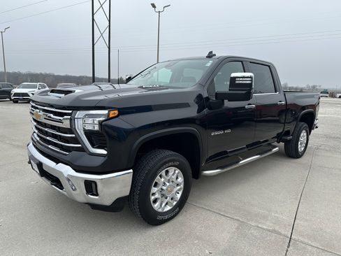Used 2024 Chevrolet Silverado 2500 LTZ image 7