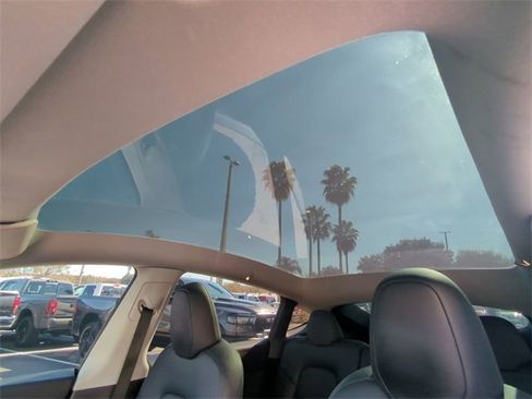 Used 2022 Tesla Model Y Long Range image 22