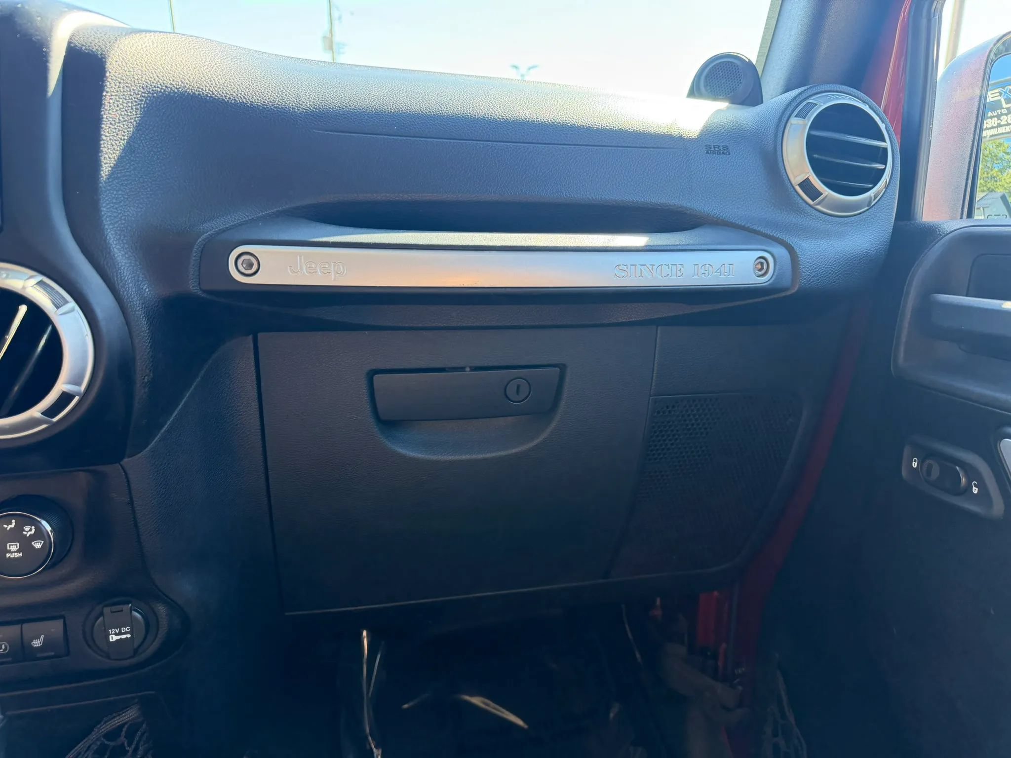 Used 2014 Jeep Wrangler Unlimited Sahara w/ Connectivity Group AWD/4WD image 30