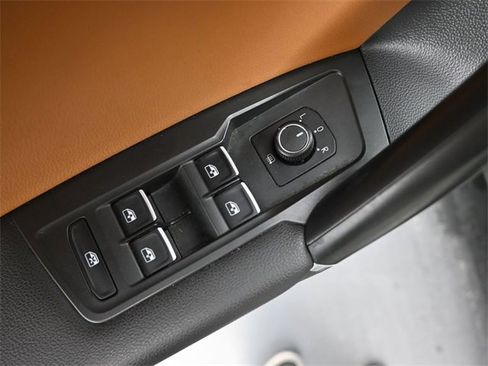 Used 2018 Volkswagen Tiguan SEL image 13