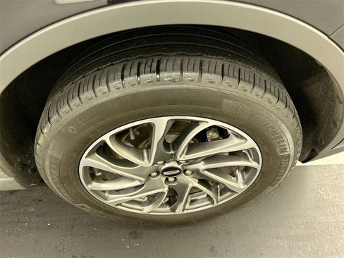 Used 2022 Lincoln Corsair Standard w/ Equipment Group 101A image 8