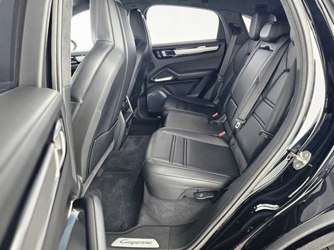 Used 2022 Porsche Cayenne Turbo AWD/4WD image 16