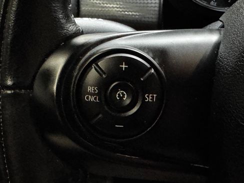 Used 2018 MINI Cooper 2-Door Hardtop w/ Signature Line Package image 28