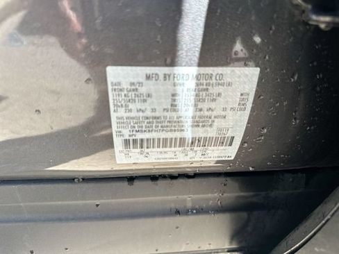 Used 2023 Ford Explorer Limited w/ Equipment Group 301A AWD/4WD image 38