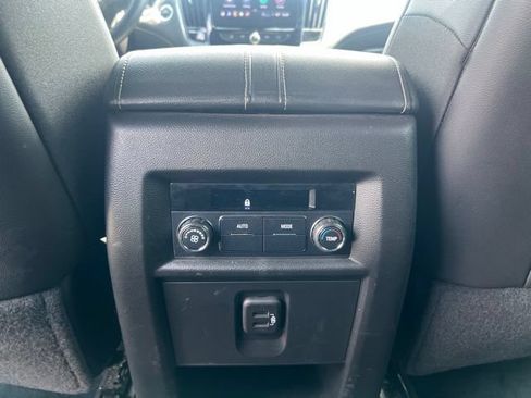 Used 2022 Chevrolet Traverse LT w/ Midnight/Sport Edition AWD/4WD image 19