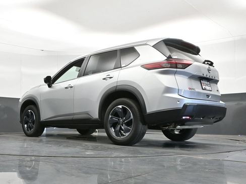 Used 2024 Nissan Rogue SV FWD image 47