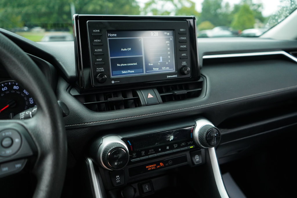 Used 2021 Toyota RAV4 XLE FWD image 7