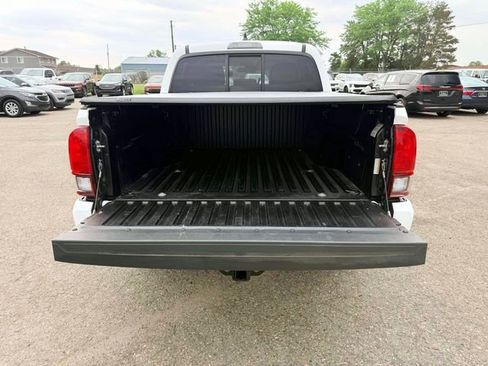 Used 2023 Toyota Tacoma SR AWD/4WD image 12