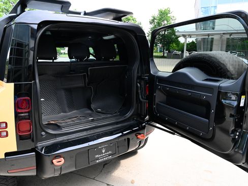 Used 2023 Land Rover Defender 90 X-Dynamic SE AWD/4WD image 37