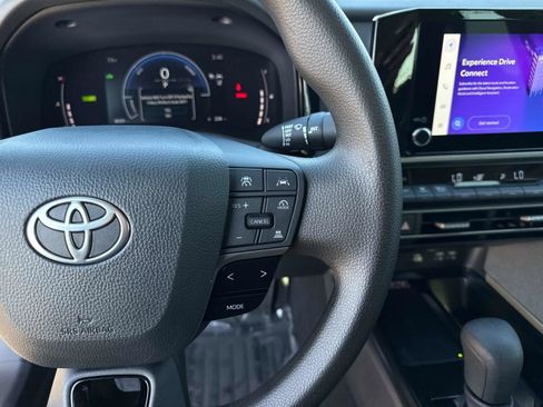 Used 2025 Toyota Camry LE image 30