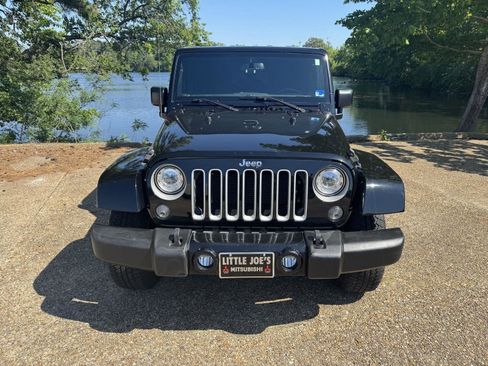 Used 2017 Jeep Wrangler Unlimited Sahara w/ Connectivity Group AWD/4WD image 14
