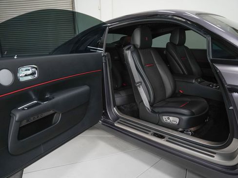 Used 2019 Rolls-Royce Wraith image 2