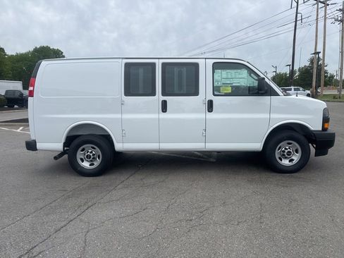 New 2026 GMC Savana 3500 w/ Driver Convenience Package RWD image 8