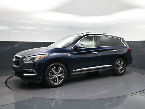 Used 2019 INFINITI QX60 Luxe w/ Essential Package FWD image 3