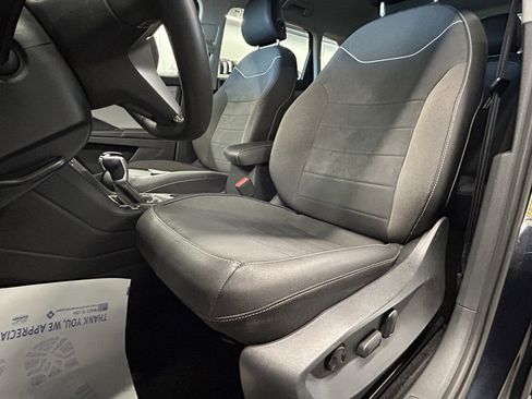 Used 2024 Volkswagen Taos SE image 12