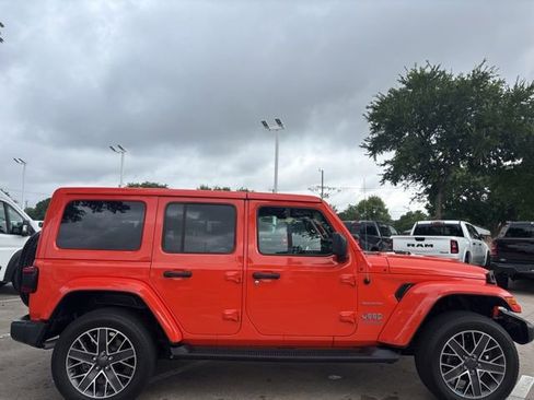 Used 2023 Jeep Wrangler Unlimited Sahara w/ Cold Weather Group AWD/4WD image 4