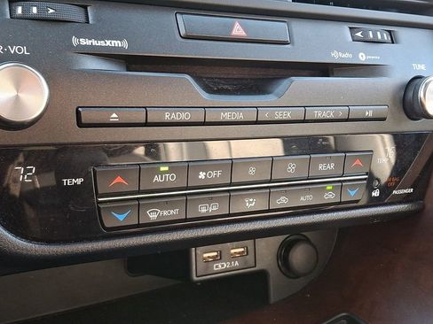 Used 2020 Lexus RX 350L Premium w/ Premium Package image 17