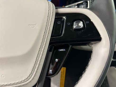 New 2026 Lincoln Aviator AWD image 17