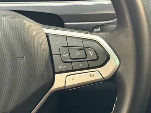 Used 2022 Volkswagen Tiguan SE w/ Panoramic Sunroof Package image 17