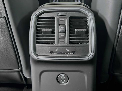 New 2026 Porsche Macan image 26