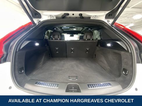 Used 2024 Cadillac XT4 Premium Luxury w/ Cold Weather Package AWD/4WD image 34