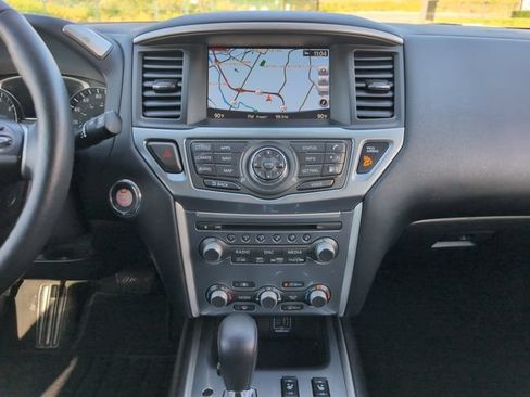 Used 2020 Nissan Pathfinder SL AWD/4WD image 26