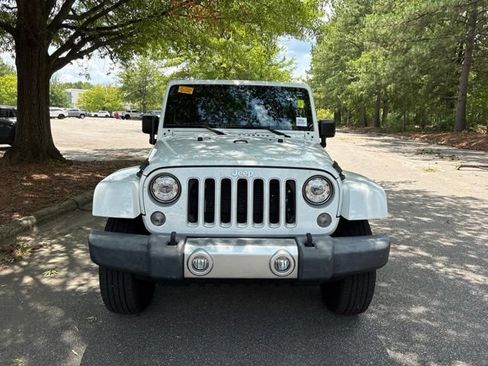 Used 2018 Jeep Wrangler Unlimited Sahara AWD/4WD image 7