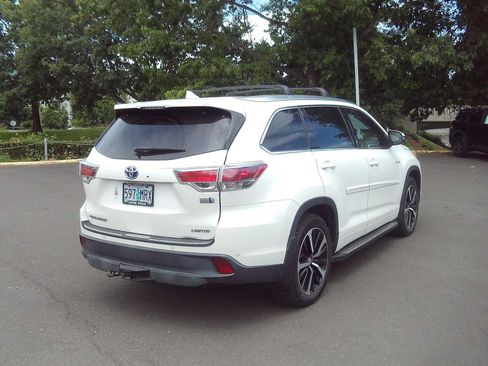 Used 2015 Toyota Highlander Limited w/ Driver Technology Package AWD/4WD image 5
