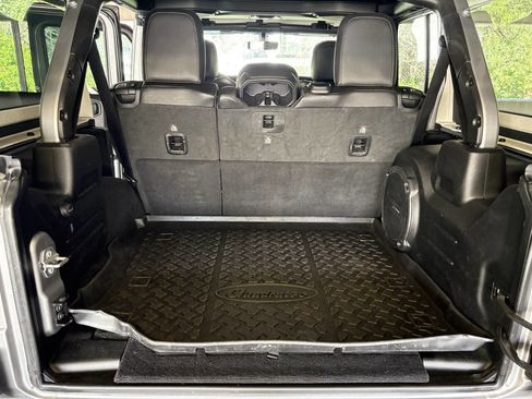 Used 2021 Jeep Wrangler Unlimited Sahara image 28