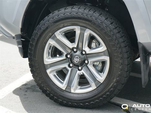 Used 2017 Toyota Tacoma Limited w/ Tow Package AWD/4WD image 9