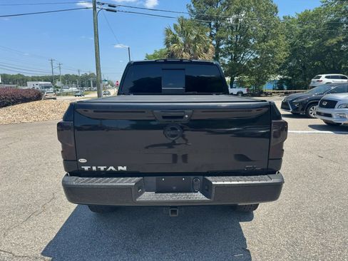 Used 2017 Nissan Titan SL w/ SL Towing Convenience Package RWD image 7