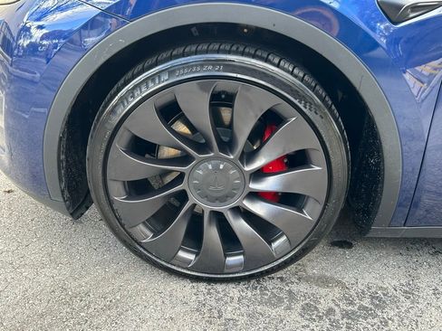 Used 2023 Tesla Model Y Performance image 27