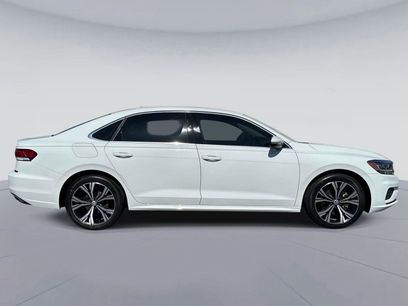 Used 2022 Volkswagen Passat 2.0T SE