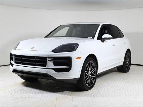Used 2024 Porsche Cayenne image 1