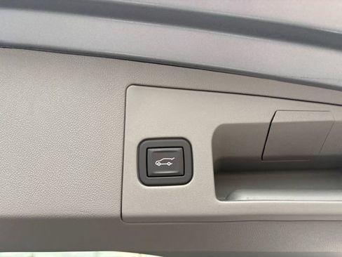 Certified 2024 Cadillac XT5 Premium Luxury w/ LPO, Floor Liner Package AWD/4WD image 17