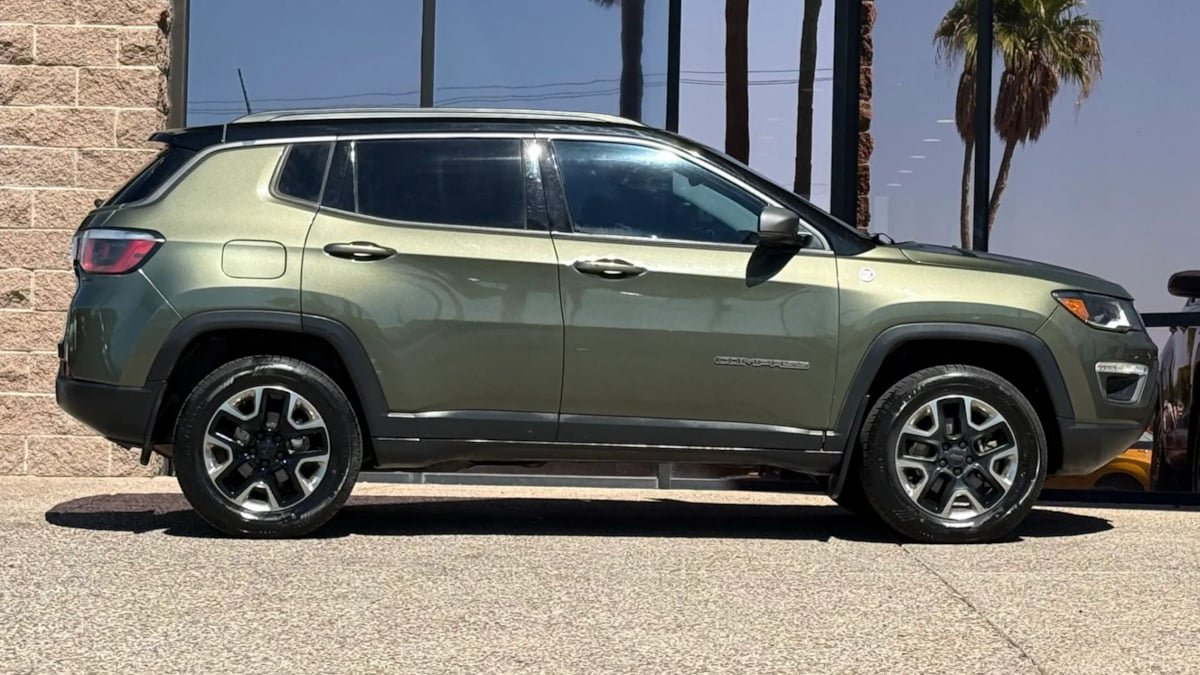 Used 2017 Jeep Compass Trailhawk AWD/4WD image 15