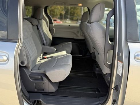 Used 2021 Toyota Sienna LE image 22