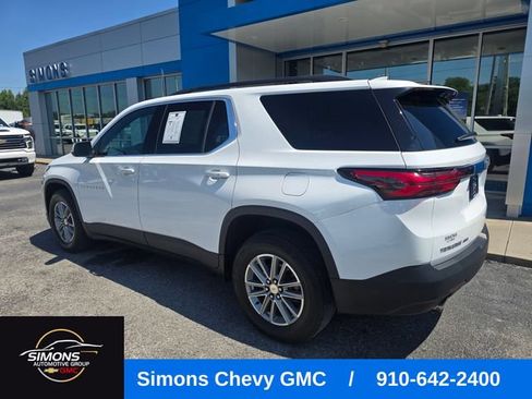 Used 2023 Chevrolet Traverse LT w/ Rear Camera Mirror Package AWD/4WD image 3