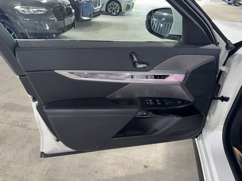 Used 2025 BMW 760i xDrive w/ Executive Package AWD/4WD image 19