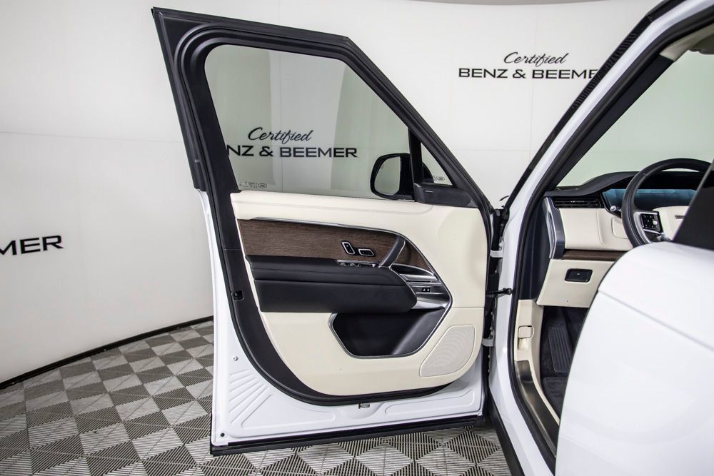 Used 2024 Land Rover Range Rover SE AWD/4WD image 17