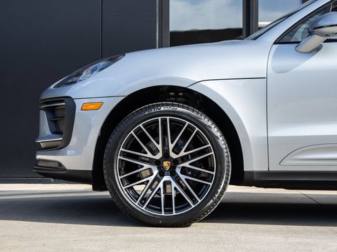 Certified 2026 Porsche Macan AWD/4WD image 13